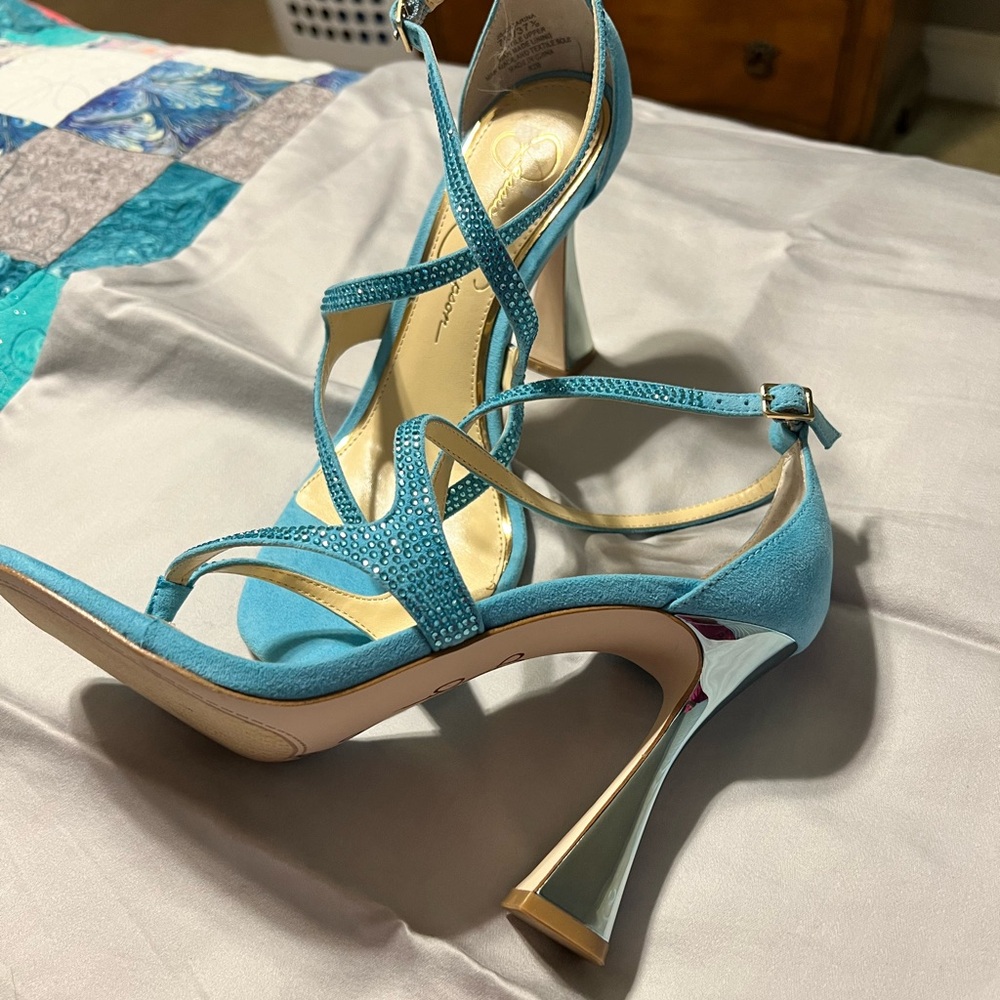 Jessica Simpson heels 👠